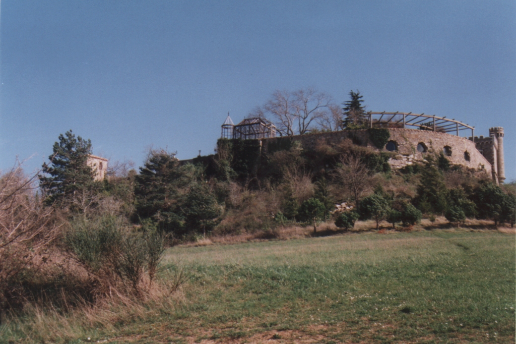 Rennes le chateau domaine vue sous les remparts