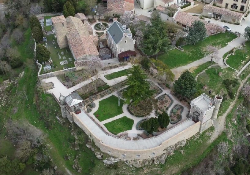 Le domaine de l'Abbé Saunière vu du ciel, Tour Magdala et Villa Béthania