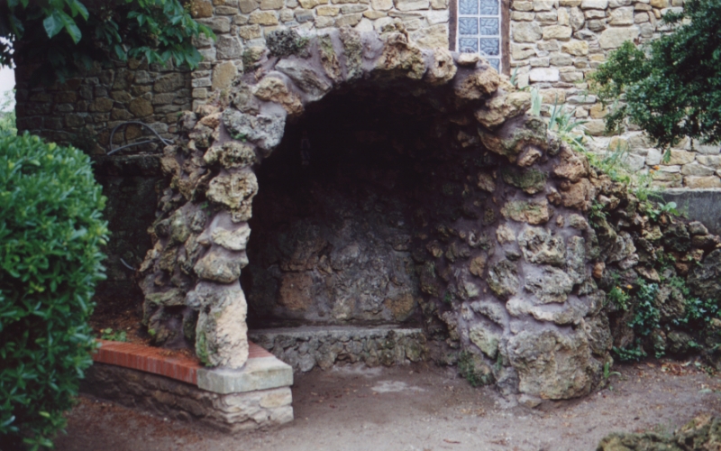la grotte construite par l'abbé Saunière